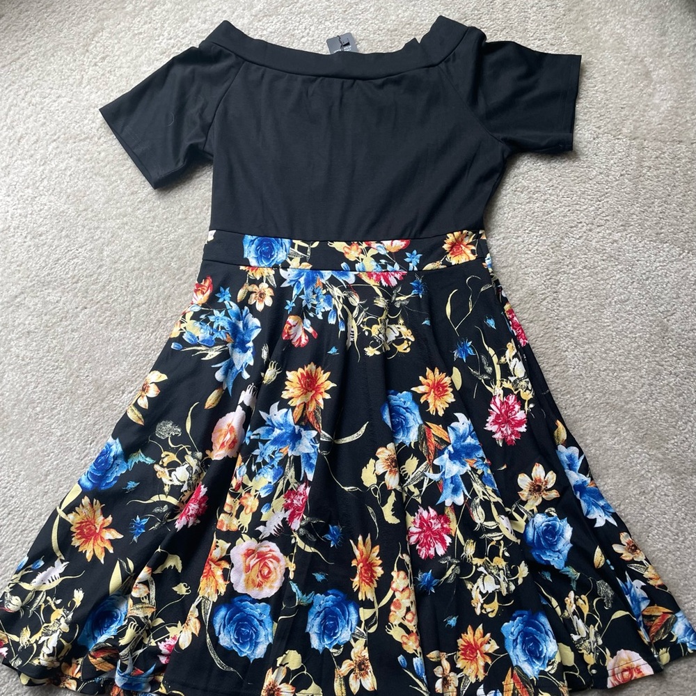 Fun dress with skirt that flows